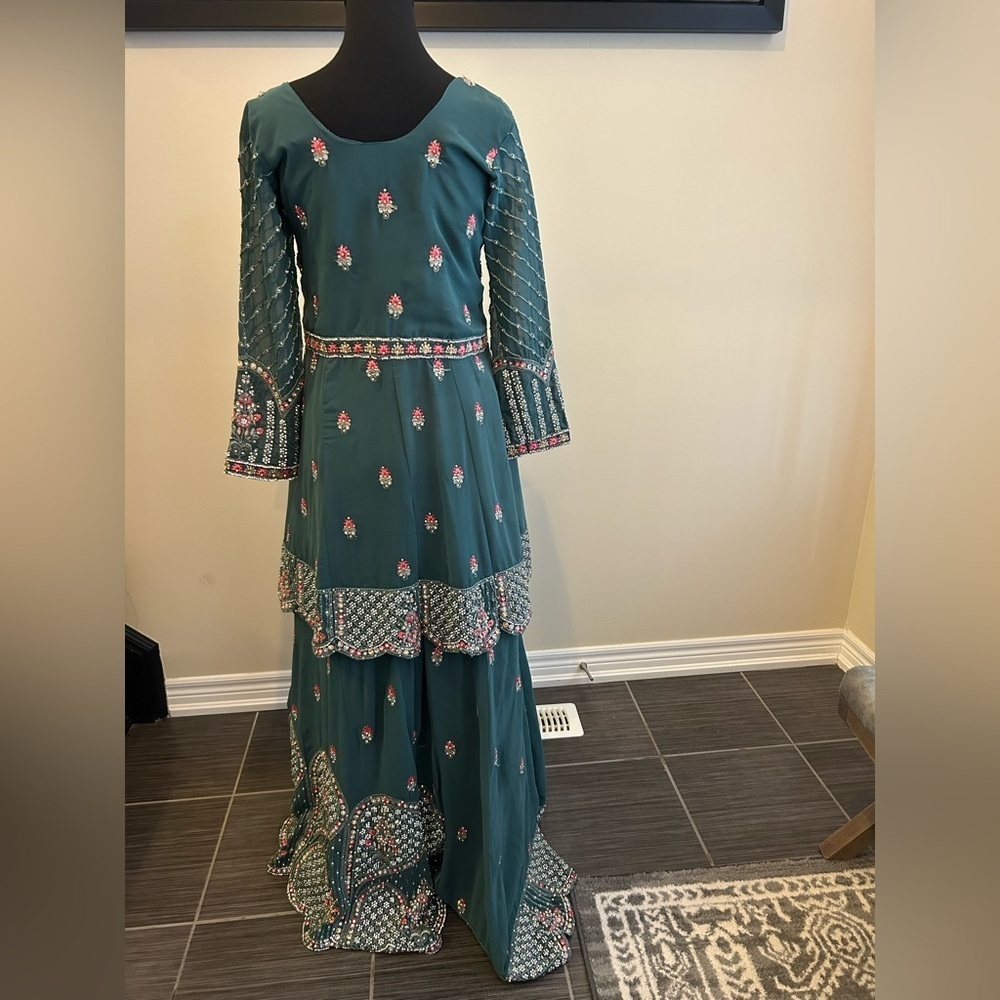 🌿 Teal Green Embellished Lehenga Set - Picture 8 of 14